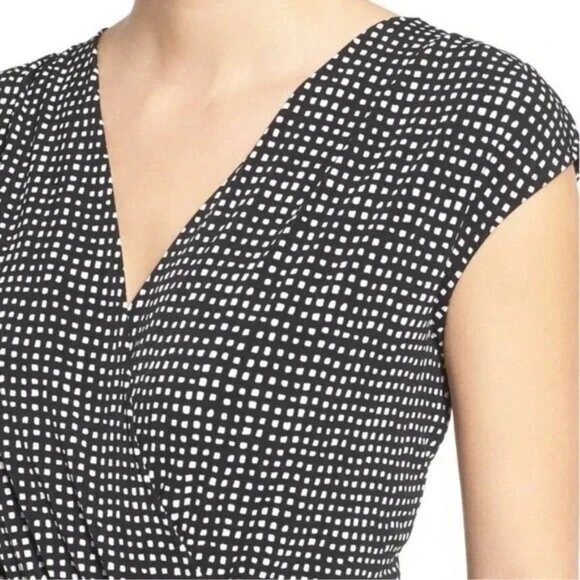 MICHAEL KORS Black & White Printed Faux Wrap Dress w/Side Buckle (MED) NWT $120 - Picture 3 of 9